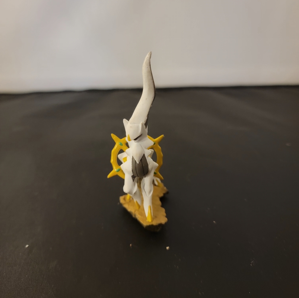 Pokemon arceus figure